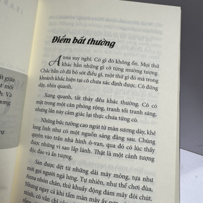 CHỈ CÁCH NGƯỜI MỘT NHỊP ĐẬP CON TIM - Isabelle Müller - Trương Thùy An dịch - Nhà xuất bản Tổng Hợp Thành Phố Hồ Chí Minh.