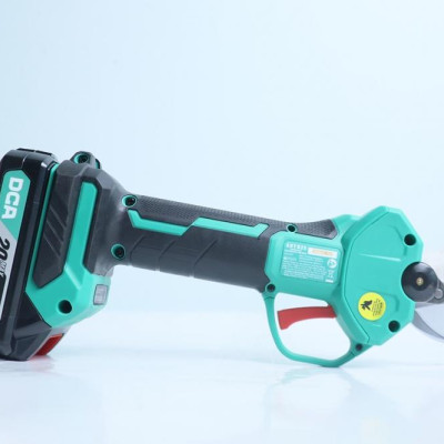 MÁY CẮT TỈA KHÔNG CHỔI THAN DÙNG PIN 20V/2AH*2 DCA ADYD25BM - HÀNG CHÍNH HÃNG