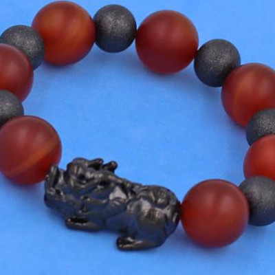 Chuỗi đeo tay Tỳ Hưu inox charm Thạch Anh Đỏ Mờ Size 16 ly phối 6 bi - hợp mệnh Hỏa, mệnh Thổ - Chuỗi size XXL