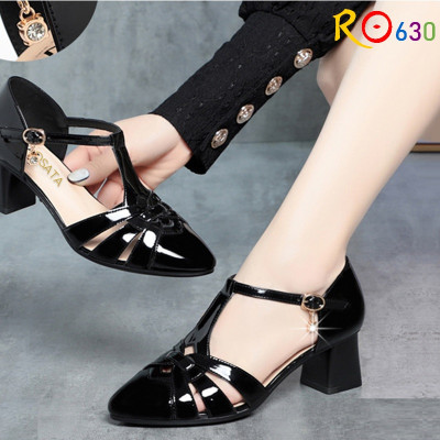 Giày sandal nữ cao gót 5 phân hàng hiệu rosata hai màu đen kem cao cấp ro630