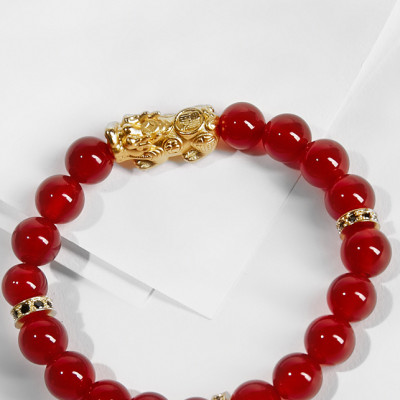 Vòng tay đá mã não đỏ charm tỳ hưu bọc vàng 24k Ngọc Quý Gemstones