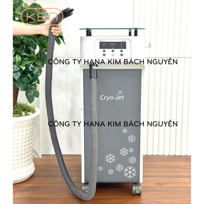 Máy thổi lạnh Cryo Jet Hàn Quốc giúp giảm đau trong thẩm mỹ.
