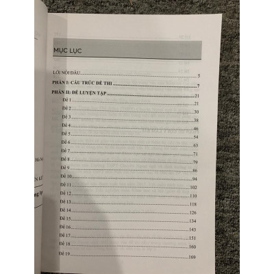 Sách - Đề luyện tập môn Ngữ văn & Khoa học xã hội thi đánh giá năng lực vào lớp 10 Chuyên Ngoại ngữ