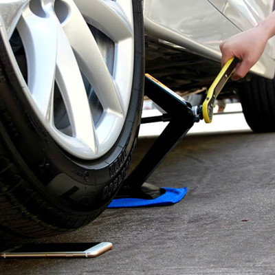 Kích Nâng Gầm Ô Tô, Xe Con, Xe Máy 2 Tấn Loại Dày Kèm Cờ Lê Nhỏ Gọn – Thay Lốp Khẩn Cấp Dễ Dàng