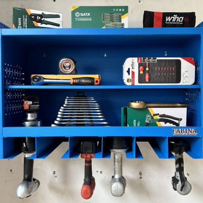 Tủ dụng cụ treo tường màu xanh