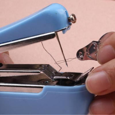 Máy Khâu Mini Cầm Tay Tiện Dụng