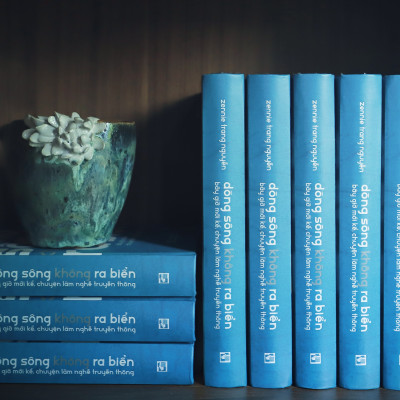 DÒNG SÔNG KHÔNG RA BIỂN- Bìa Cứng