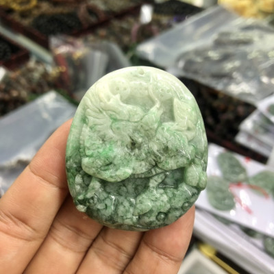 Mặt dây chuyền Kỳ Lân phong thủy đá ngọc phỉ thúy