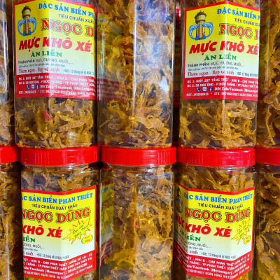 Mực khô xé sợi gói 100 gram đã chế biến ăn liền ngon ơi là ngon của shop Đặc Sản Biển Phan Thiết NGỌC DŨNG. Hạn sử dụng 12 tháng kể từ ngày đặt hàng