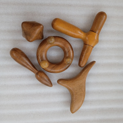 Combo 5 dụng cụ massage N H home bằng gỗ thơm.