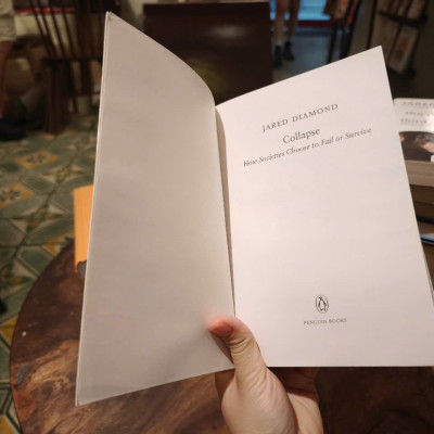 Sách - Collapse: How Societies Choose to Fail or Survive by Jared Diamond - History/ Nonfiction /Science in English