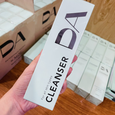 SỮA RỬA MẶT DA BY M.O.I HỒ NGỌC HÀ