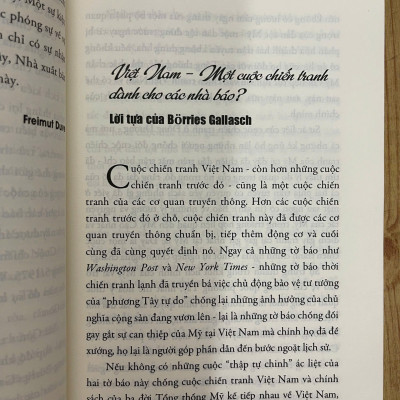 Combo Hồi Ký Nguyễn Thị Bình - Gia Đình, Bạn Bè Và Đất Nước (Bìa Mềm) + Thành Phố Hồ Chí Minh - Giờ Khắc Số 0 - Những Phóng Sự Về Kết Thúc Cuộc Chiến Tranh 30 Năm