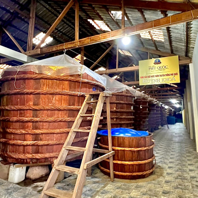 Đặc Sản Kiên Giang - Nước mắm truyền thống Phú Quốc - Huỳnh Khoa - 20 đạm chai 1 lít