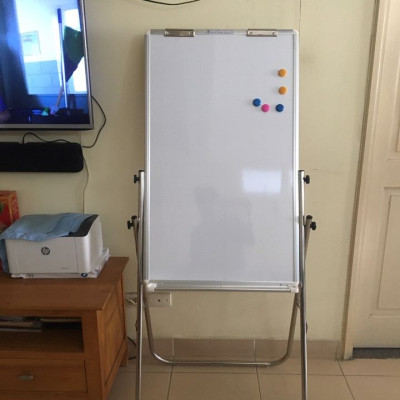 BẢNG FLIPCHART VIẾT BÚT LÔNG TỪ LAMINATE CHÂN INOX KT 100x120cm