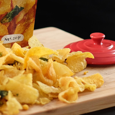 Khoai tây trứng muối 30g IRVINS - Mini Salted Egg Potato Chips 30g