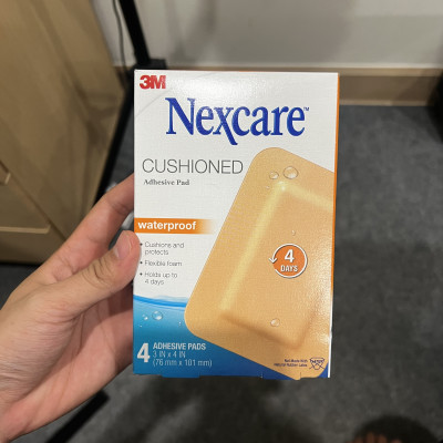 Hộp 4 miếng gạc khử trùng chống thấm nước màu da, có bông thấm hút dịch mủ, cỡ lớn 3M Nexacare Awp34, thương hiệu Mỹ