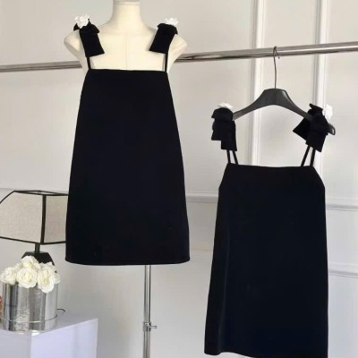 Váy nhung hai dây dáng suông S/M kèm hoa trà xinh xắn – Đầm tiệc, đi chơi nữ