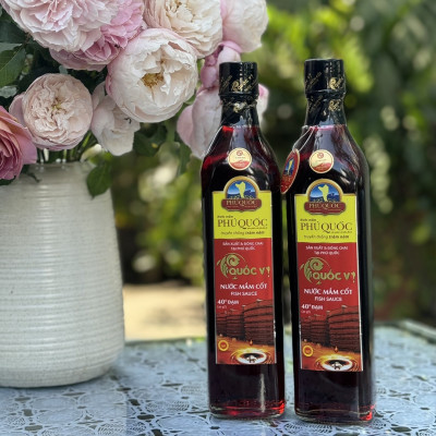 Quà Tết Tiện Lợi - Hộp 2 Chai Nước Mắm Cốt Phú Quốc - Quốc Vị Độ Đạm 40N Chai Thủy Tinh 520ml Cá Cơm