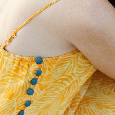 Đầm Hai Dây Suông, Đầm xẻ tà, Đầm Vàng Linen Kim Diệp thời trang thiết kế Hity