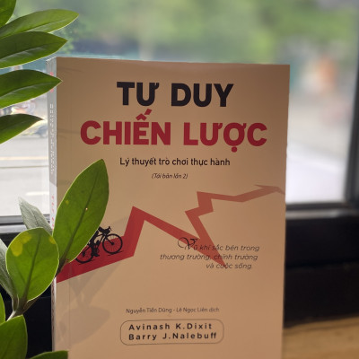 Sách Tư Duy Chiến Lược – Lý Thuyết Trò Chơi Thực Hành, Avinash K.Dixit và Barry J.Nalebuff, NXB Dân Trí (Bìa mềm, Phát hành 2023, Nguyễn Tiến Dũng và Lê Ngọc Liên dịch, 544 trang, khổ 14,5x 20,5cm, Bách Việt Books)