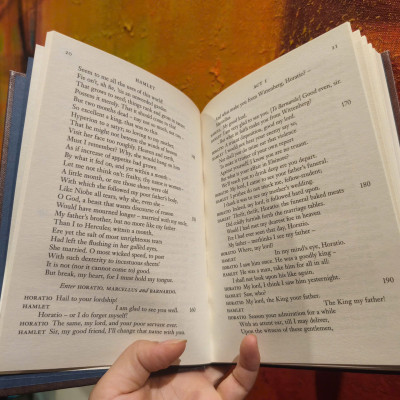 Sách - Hamlet by William Shakespeare - Classics/ Plays /Fiction