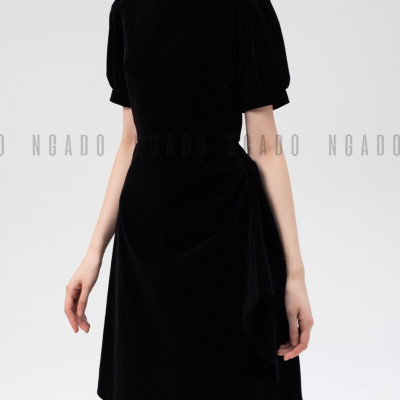 Đầm đen cổ tròn NGADO 