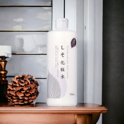 Toner Se Khít Lỗ Chân Lông Chiết Xuất Từ Lá Tía Tô Và Lá Diếp Cá Chinoshio Natural Skin Lotion (Chai 500 mL)