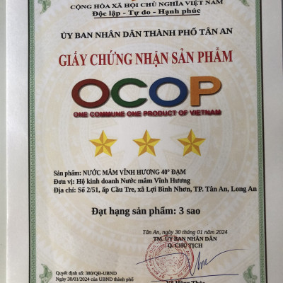 Nước mắm cá cơm Vĩnh Hương 40 độ đạm chai 500ml 70 năm truyền thống