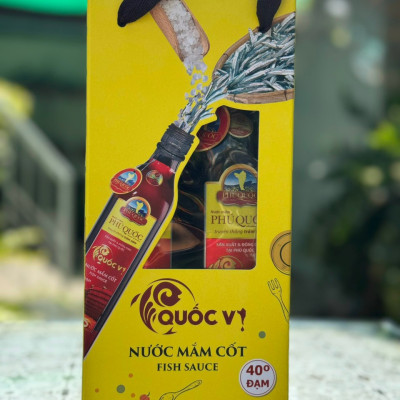 Quà Tết Tiện Lợi - Hộp 2 Chai Nước Mắm Cốt Phú Quốc - Quốc Vị Độ Đạm 40N Chai Thủy Tinh 520ml Cá Cơm